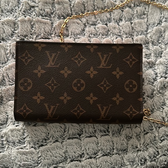 Louis Vuitton crossbody chain bag - Picture 9 of 14